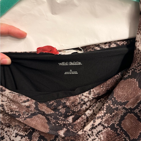 Like new Snakeskin off the shoulder blouse - Picture 5 of 5